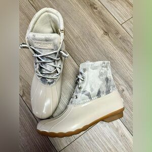 Sperry Women's Cream and Gray Winter Boots